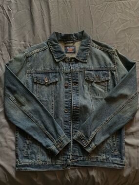 The Children's Place Boys XL Blue Denim Jacket, COULD ALSO BE A MENS SMALL